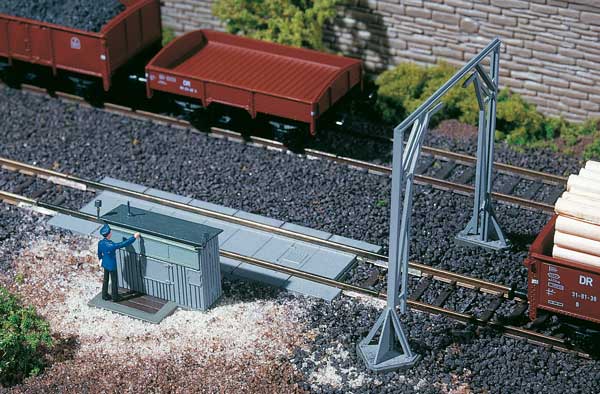 Track scale with loading gauge<br /><a href='images/pictures/Auhagen/11404.jpg' target='_blank'>Full size image</a>
